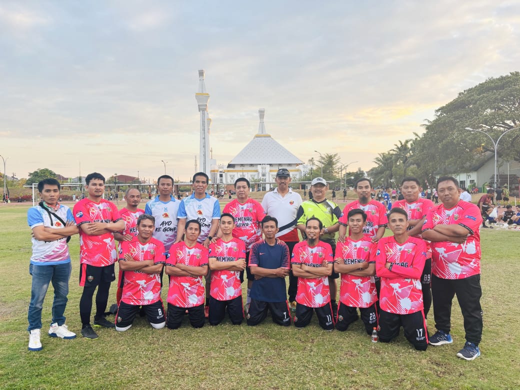 Foto bersama pascatanding