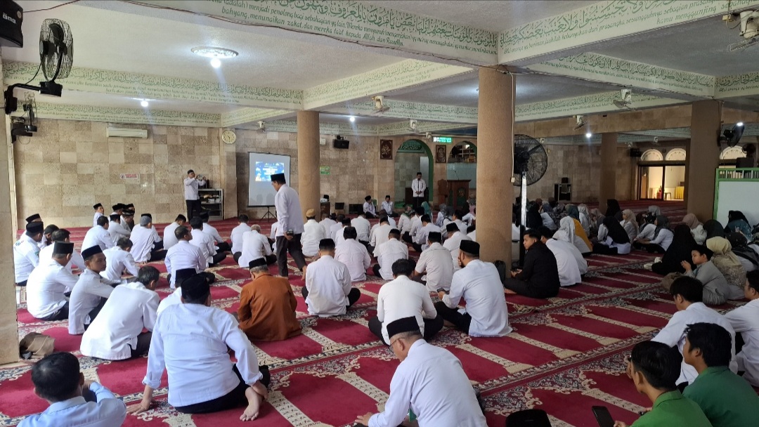 Pembukaan Tahsinul Al-Qur’an ini dibuka langsung oleh Kepala Kantor Kementerian Agama Kota Makassar, H. Muhammad, yang didampingi para Kasi dan penyelenggara lingkup Kemenag Kota Makassar.