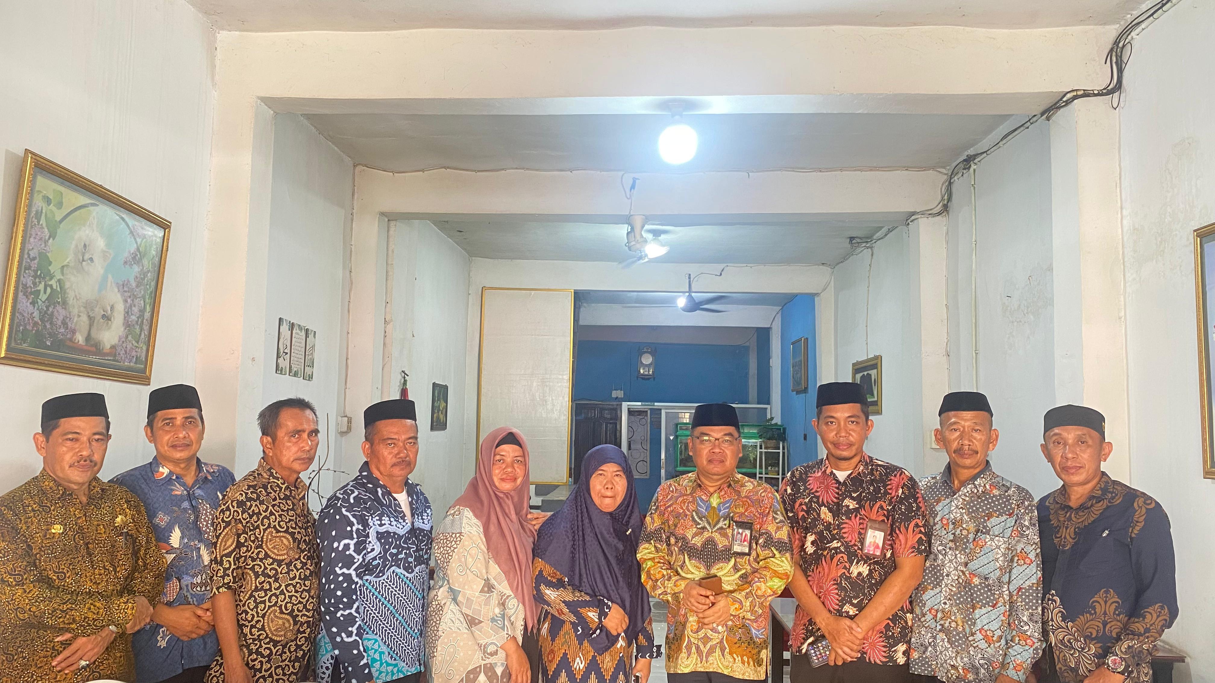 Kakan Kemenag Pinrang Tekankan Profesionalisme Guru dalam Pertemuan MGMP di MAN Pinrang