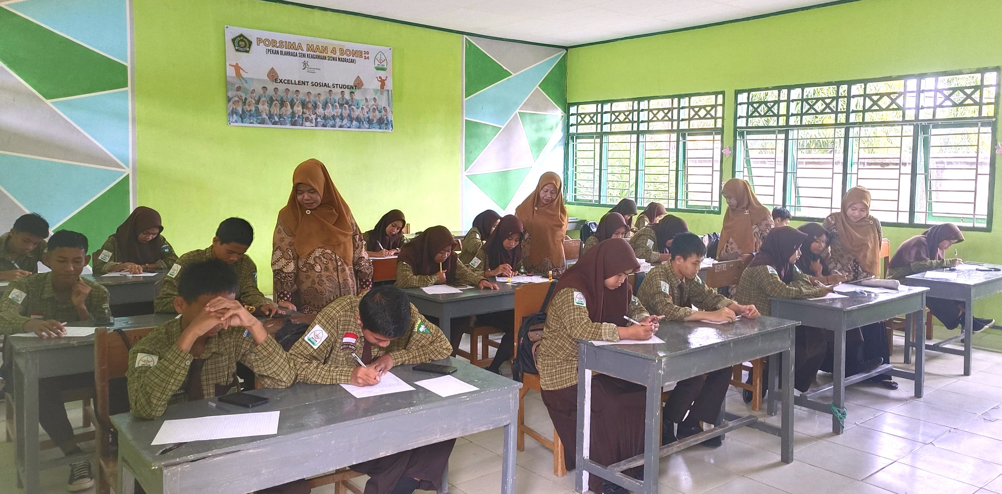 Tiga Wakamad MAN 4 Bone Pantau pelaksanaan Ujian