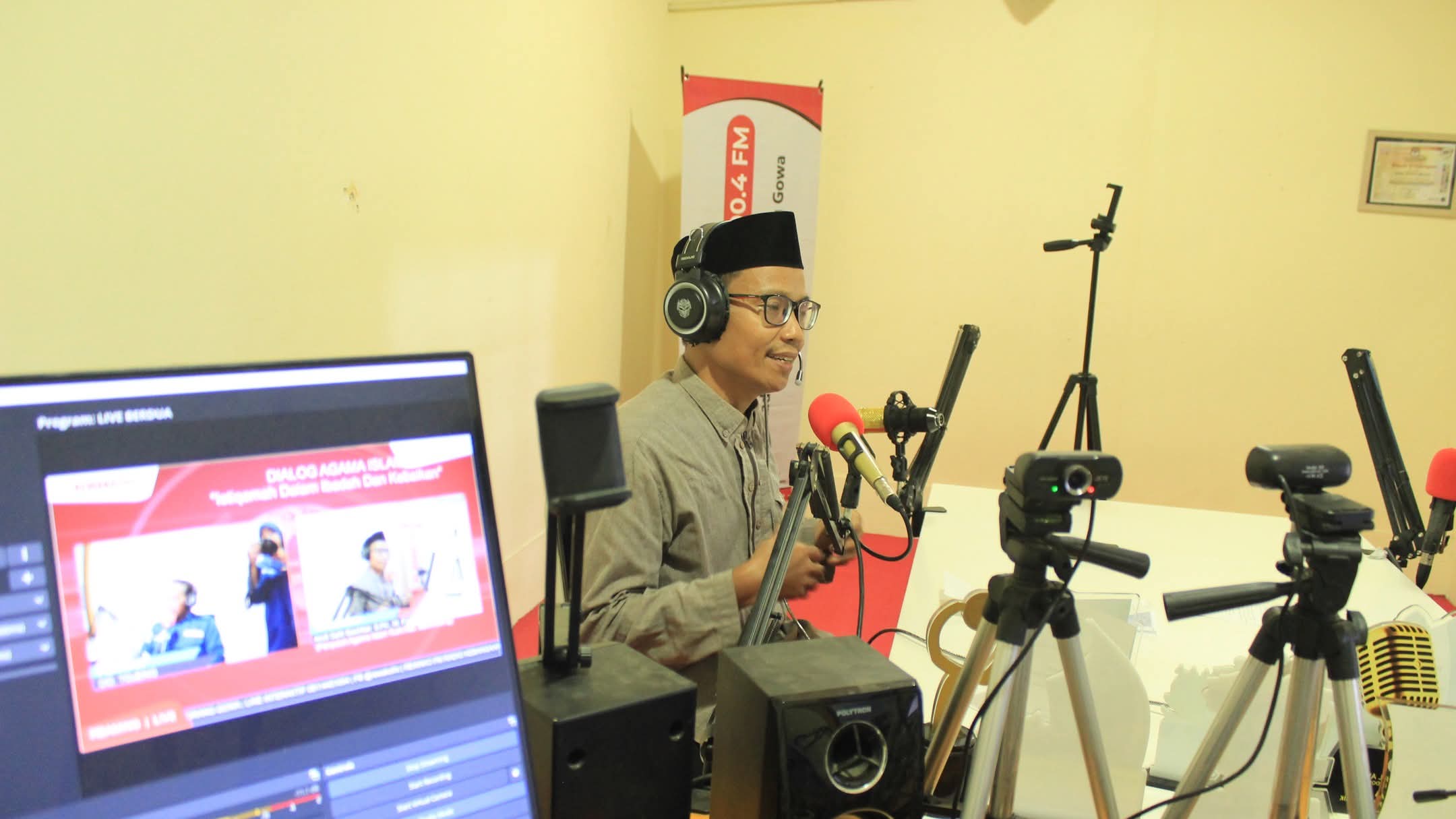 Safri saat live di Rewako FM