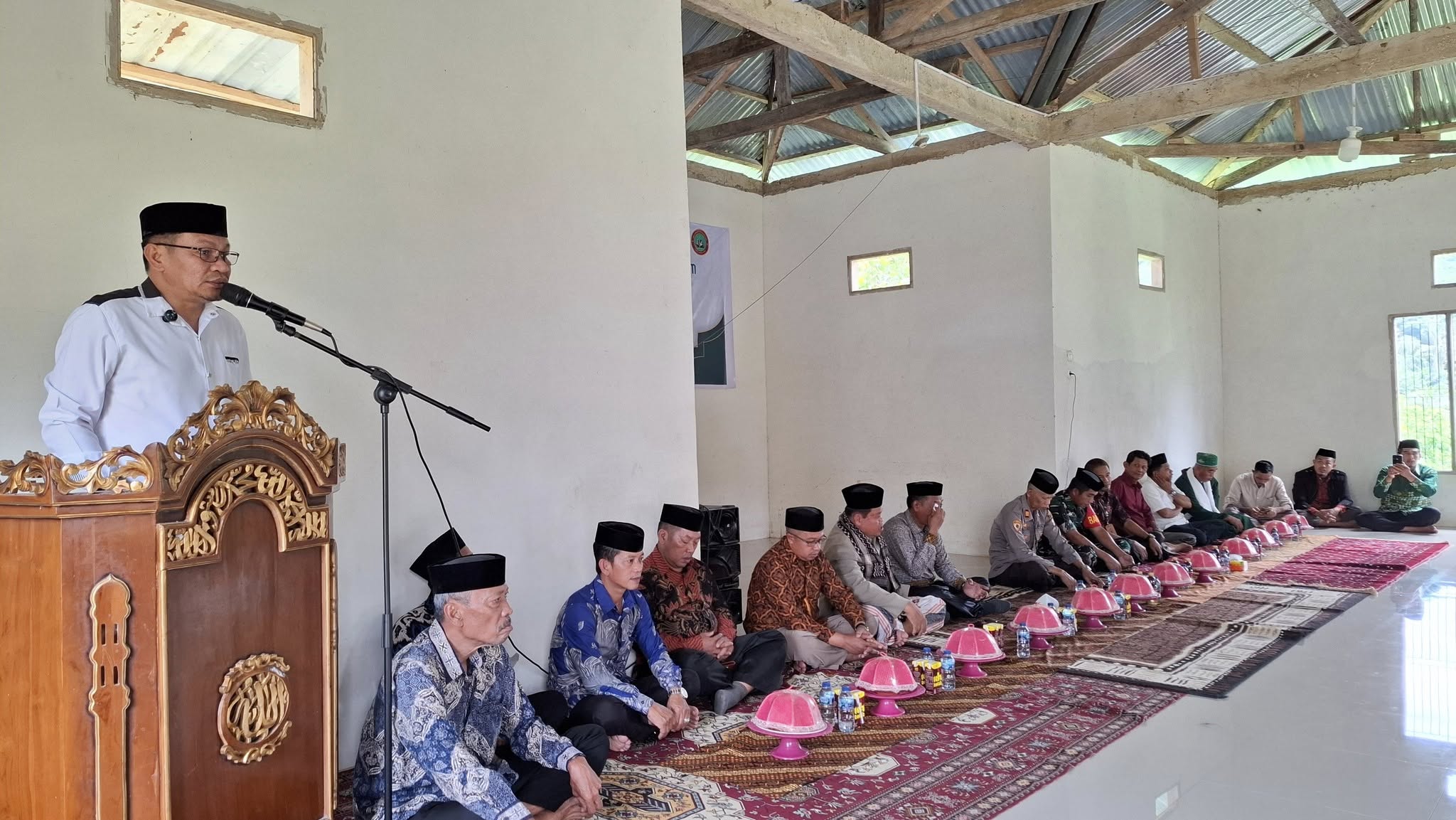 Kakankemenag Sinjai saat membawakan Sambutan pada kegiatan Milad ke VII Ponpes Darul Insani Sinjai