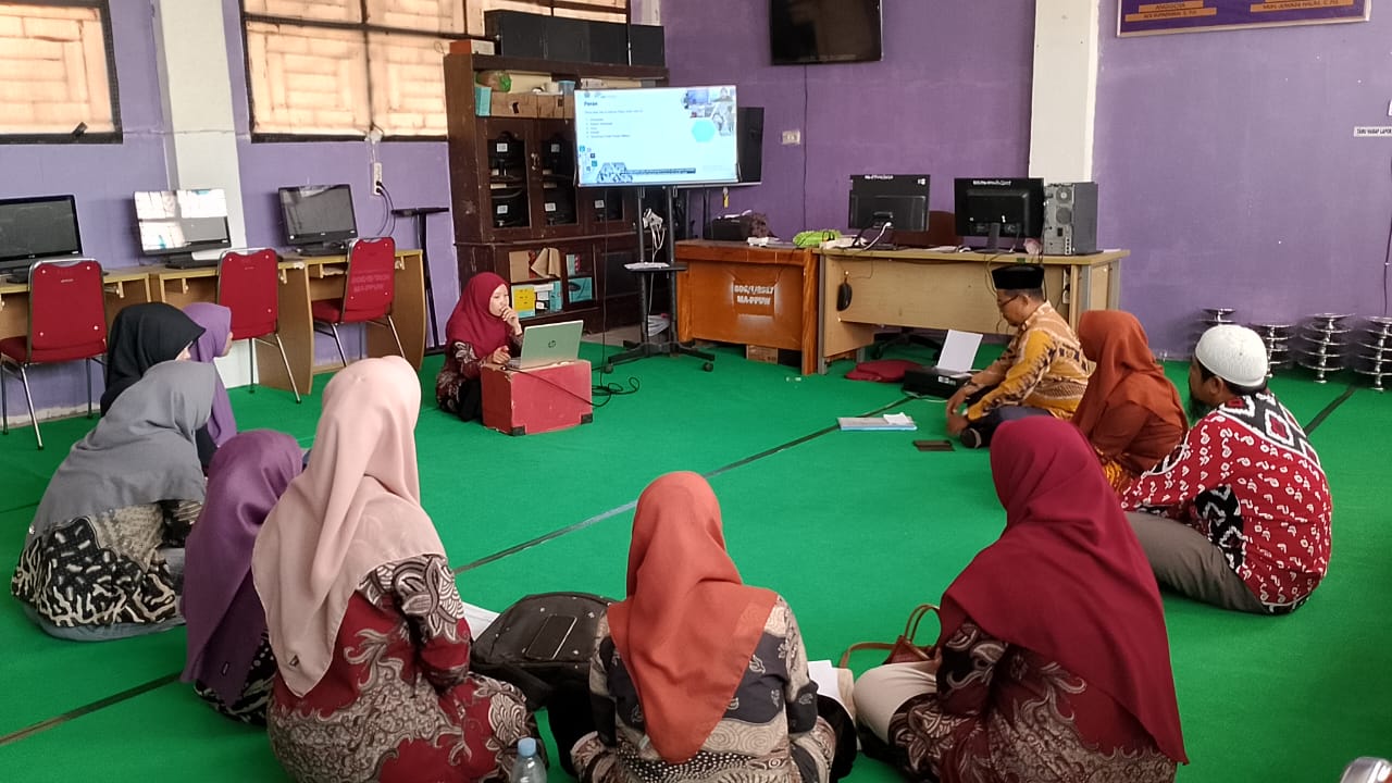 Abdul Jabbar (pengawas Madrasah)  menjelaskan pentingnya pemanfaatan aplikasi Magis