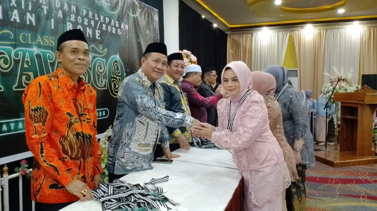 Kakan Kemenag Bone berikan ucapan selamat kepada alumni yang bebas tes kedokteran