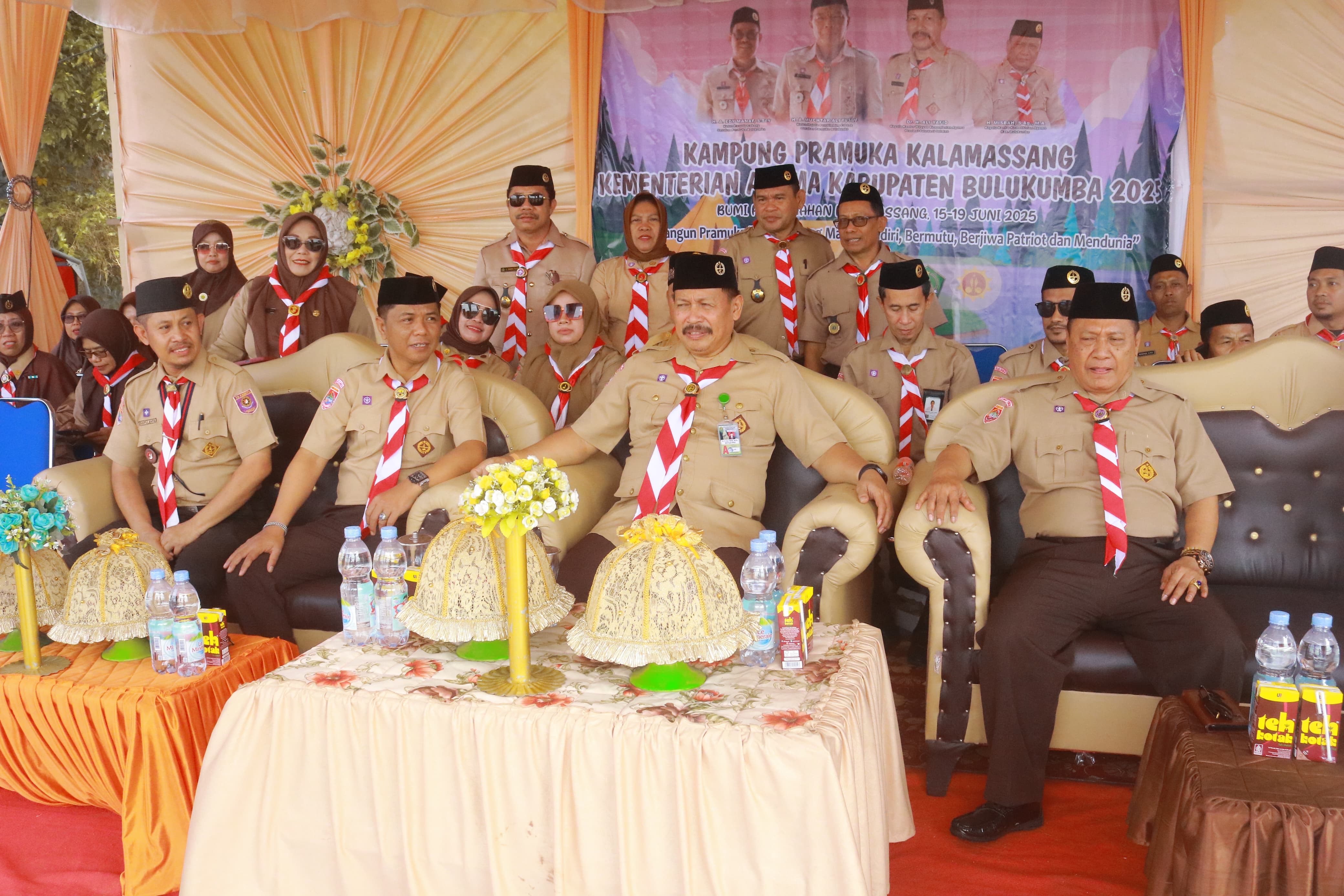 Kepala Kantor Wilayah Kementerian Agama Provinsi Sulawesi Selatan menghadiri penutupan Kemah Pramuka Madrasah Kabupaten Bulukumba