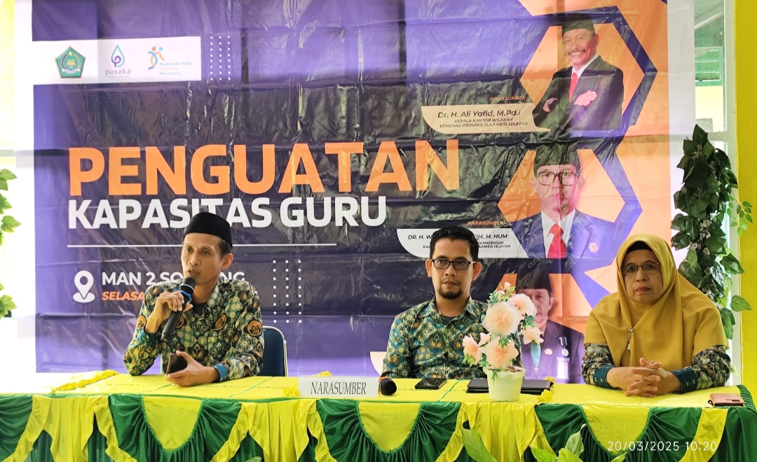 Kepala MAN 2 Soppeng Saat Menggelar Rapat Evaluasi