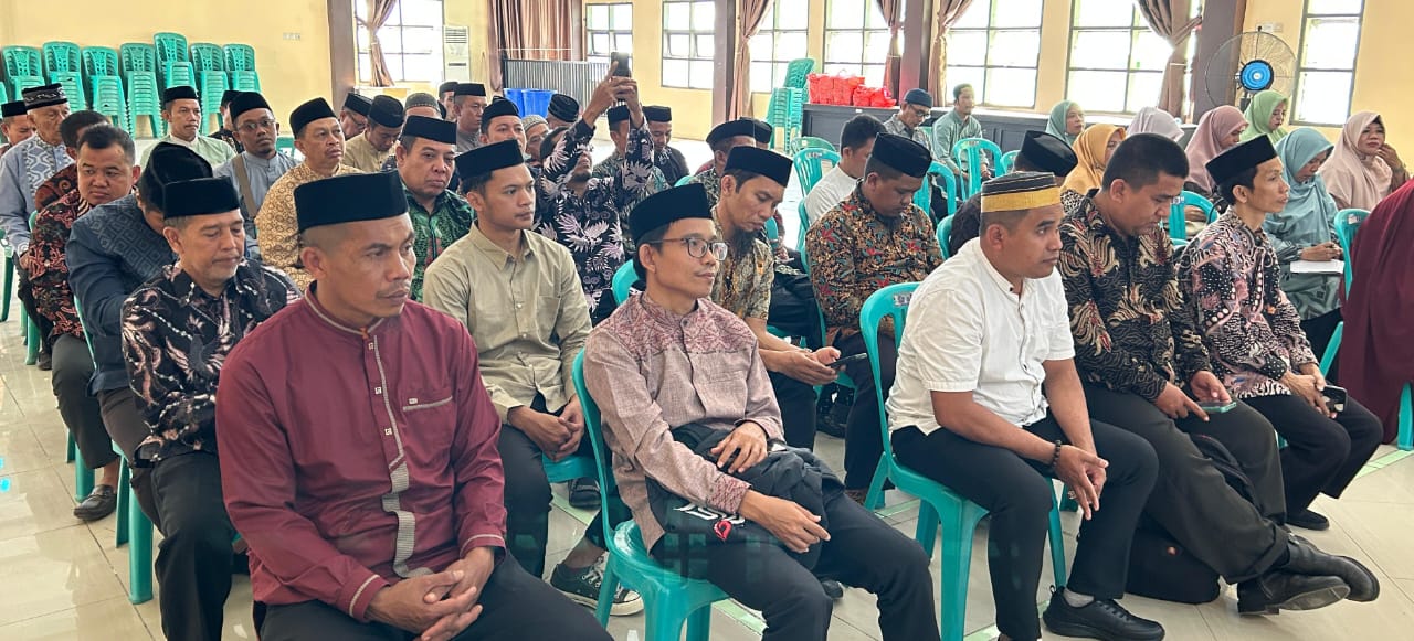 Para peserta fokus menyimak