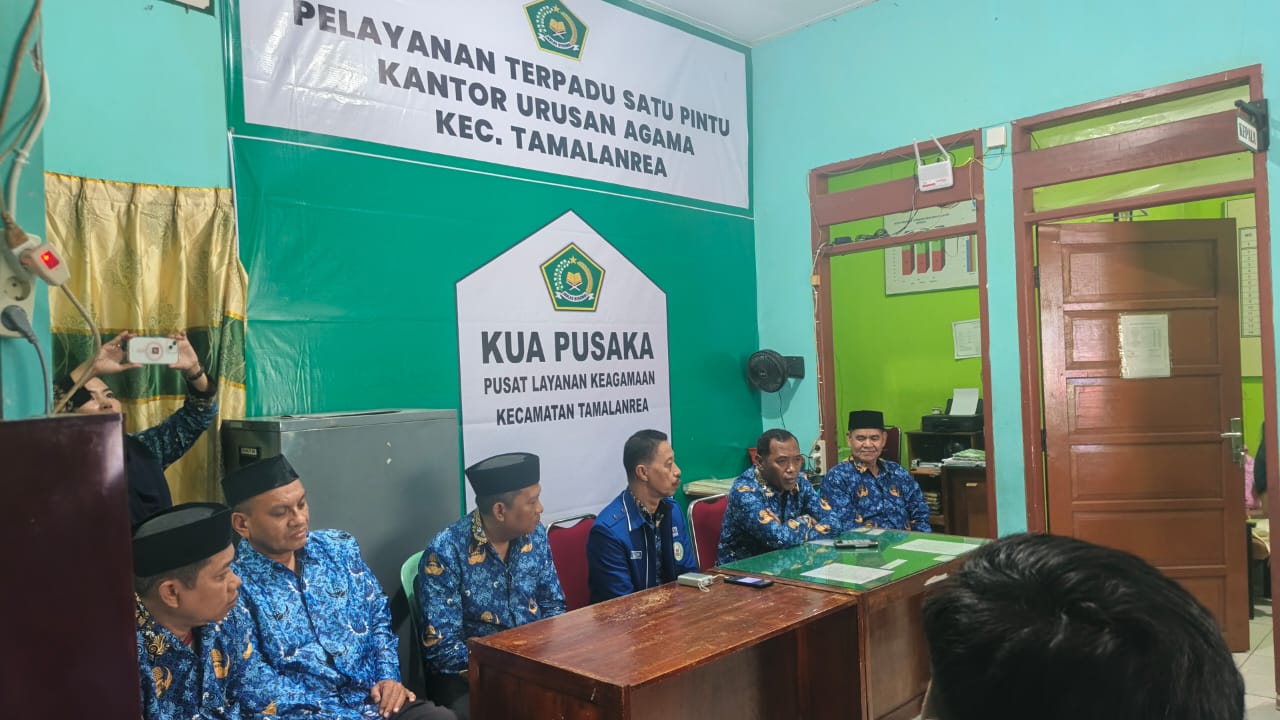 Kakankemenag Makassar Beri Motivasi ASN KUA Tamalanrea: “Kinerja ASN Harus Berdampak”