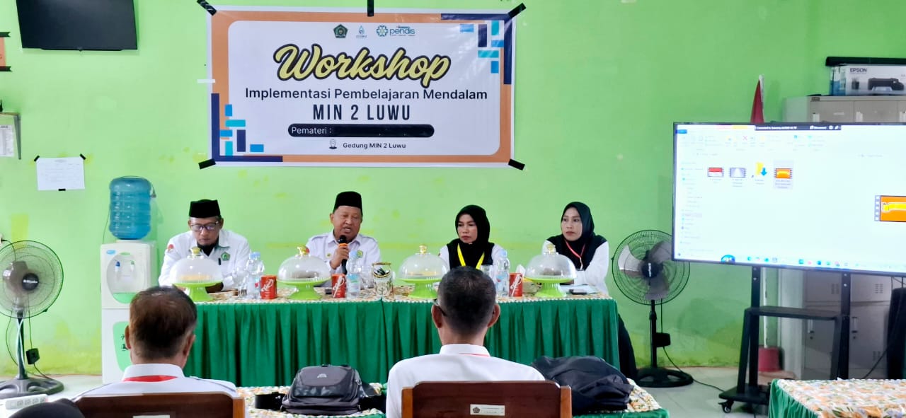 Drs. H. Nurul Haq, MH Membuka Kegiatan Workshop di MIN 2 Luwu
