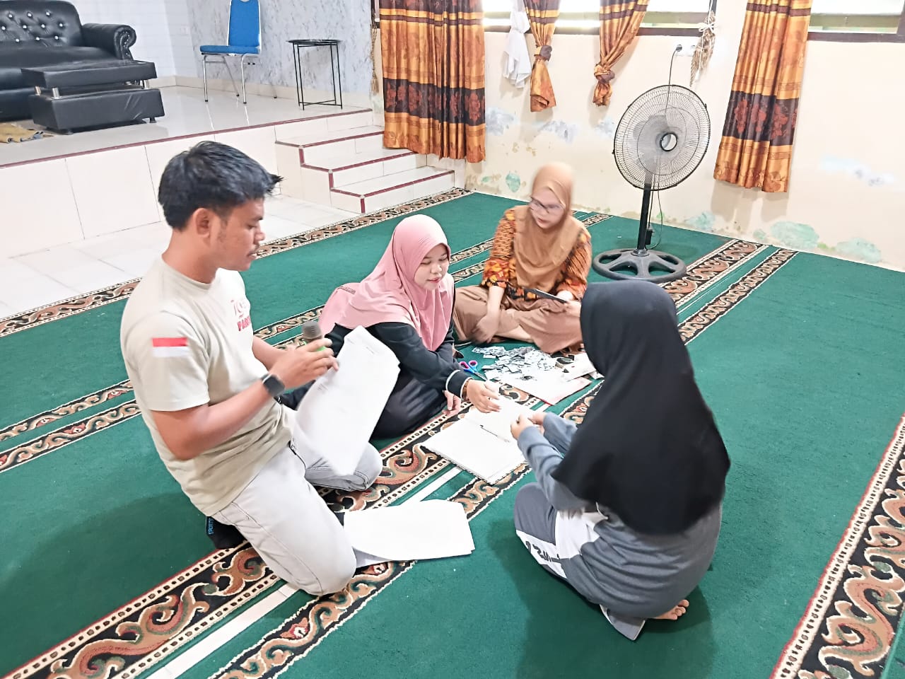Pemberian Table Tambah Darah bagi Siswi MTsN 2 Bone