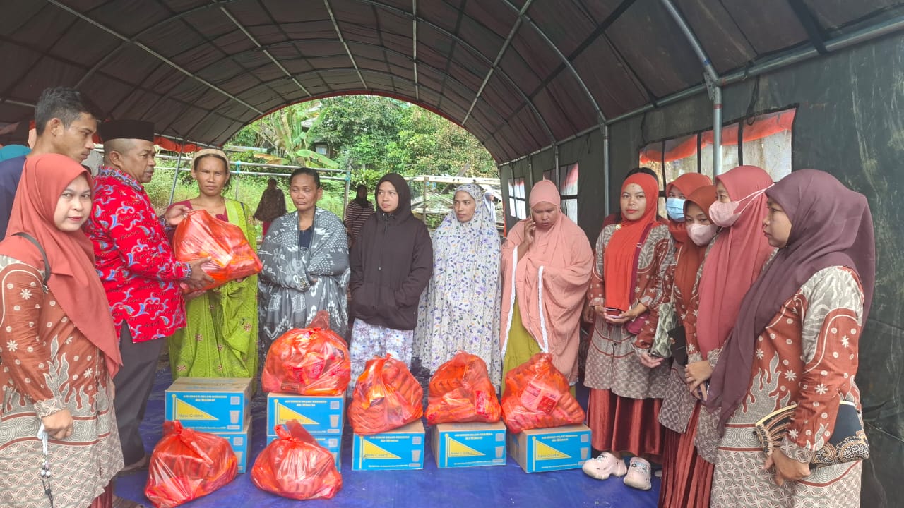 KUA Kecamatan Suli Barat Peduli Korban Kebakaran di Salubua