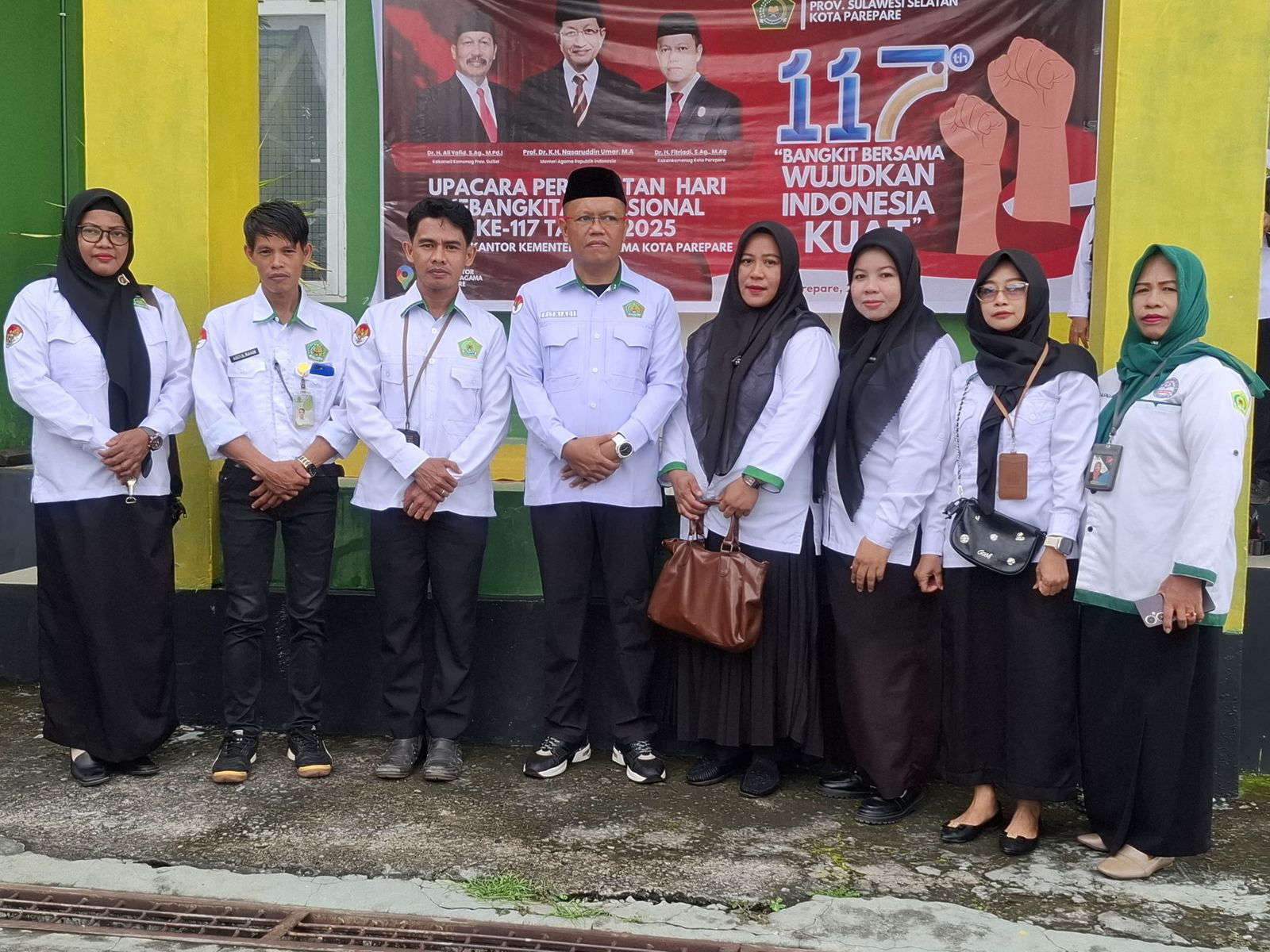 Guru CPPPK MAN 1 Ikuti Upacara Hakitnas ke-117 di Kemenag Parepare