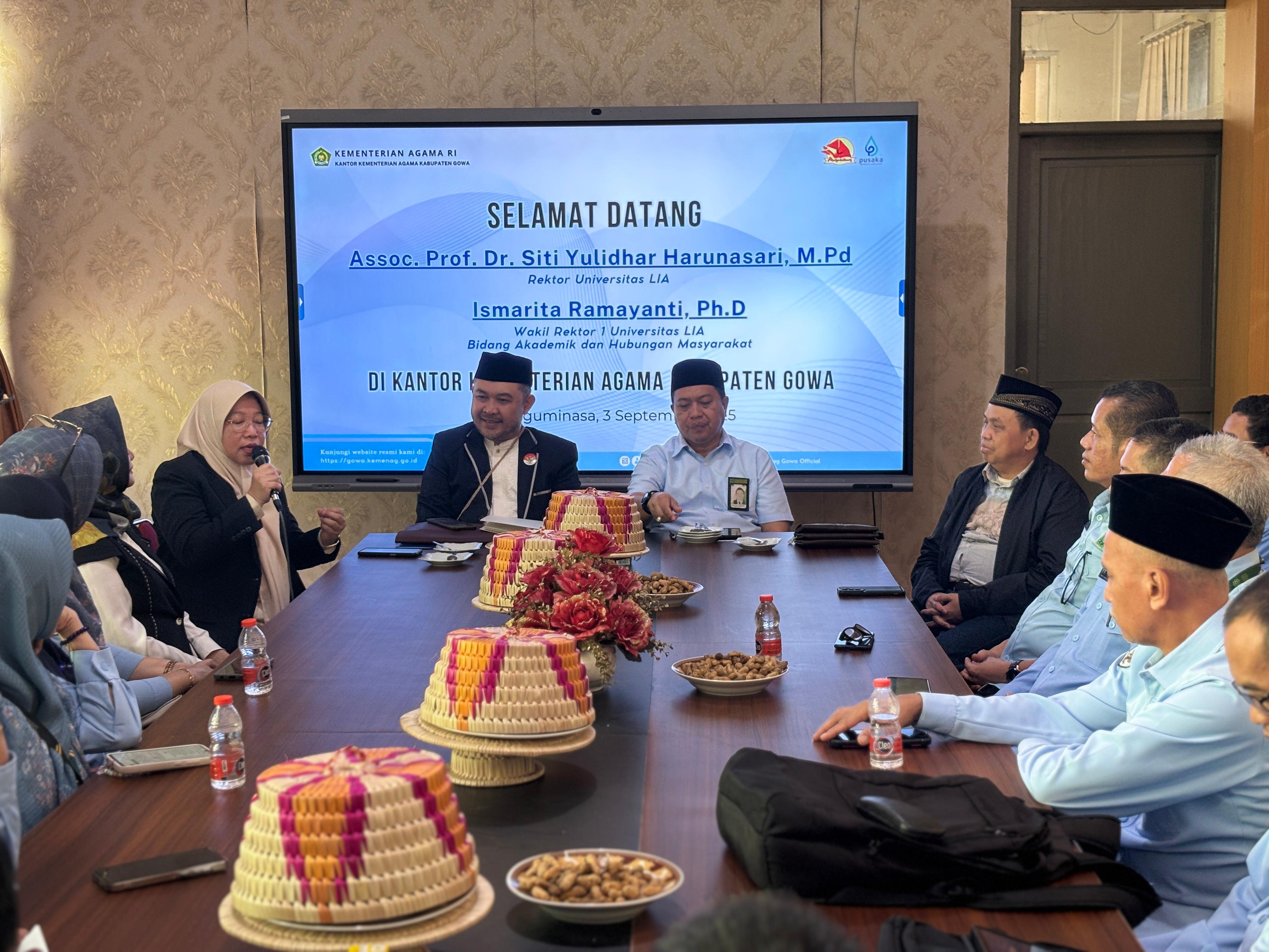 Suasana pertemuan di ruang rapat