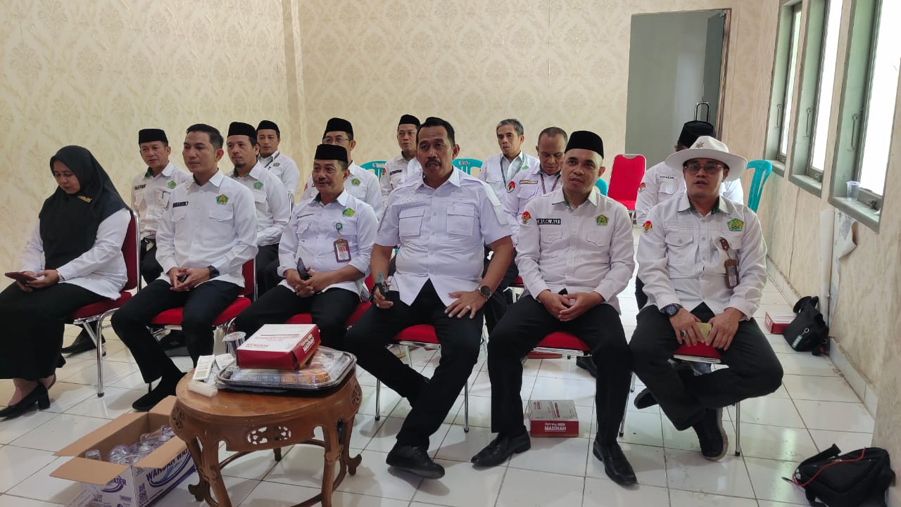Kegiatan dilaksanakan di ruang rapat Kakankemenag