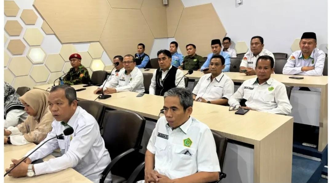 Para peserta fokus menyimak paparan Kakankemenag