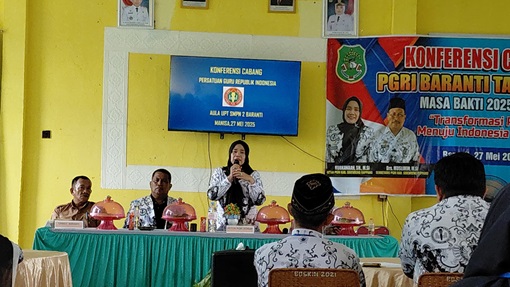 Wakil Bupati Sidrap Berikan Harapan untuk PGRI Kecamatan Baranti.