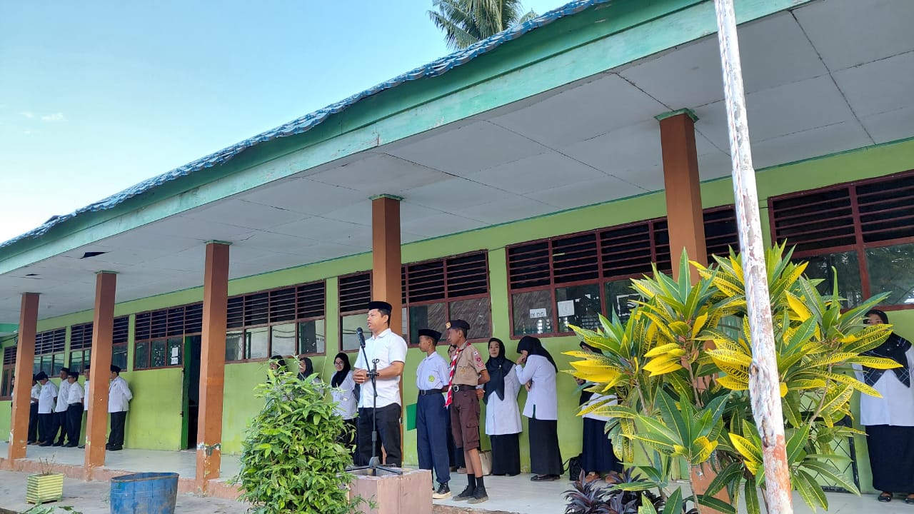 Wakamad Kurikulum MTsN Pinrang: Ingatkan Siswa untuk Disiplin dan Menjaga Kebersihan