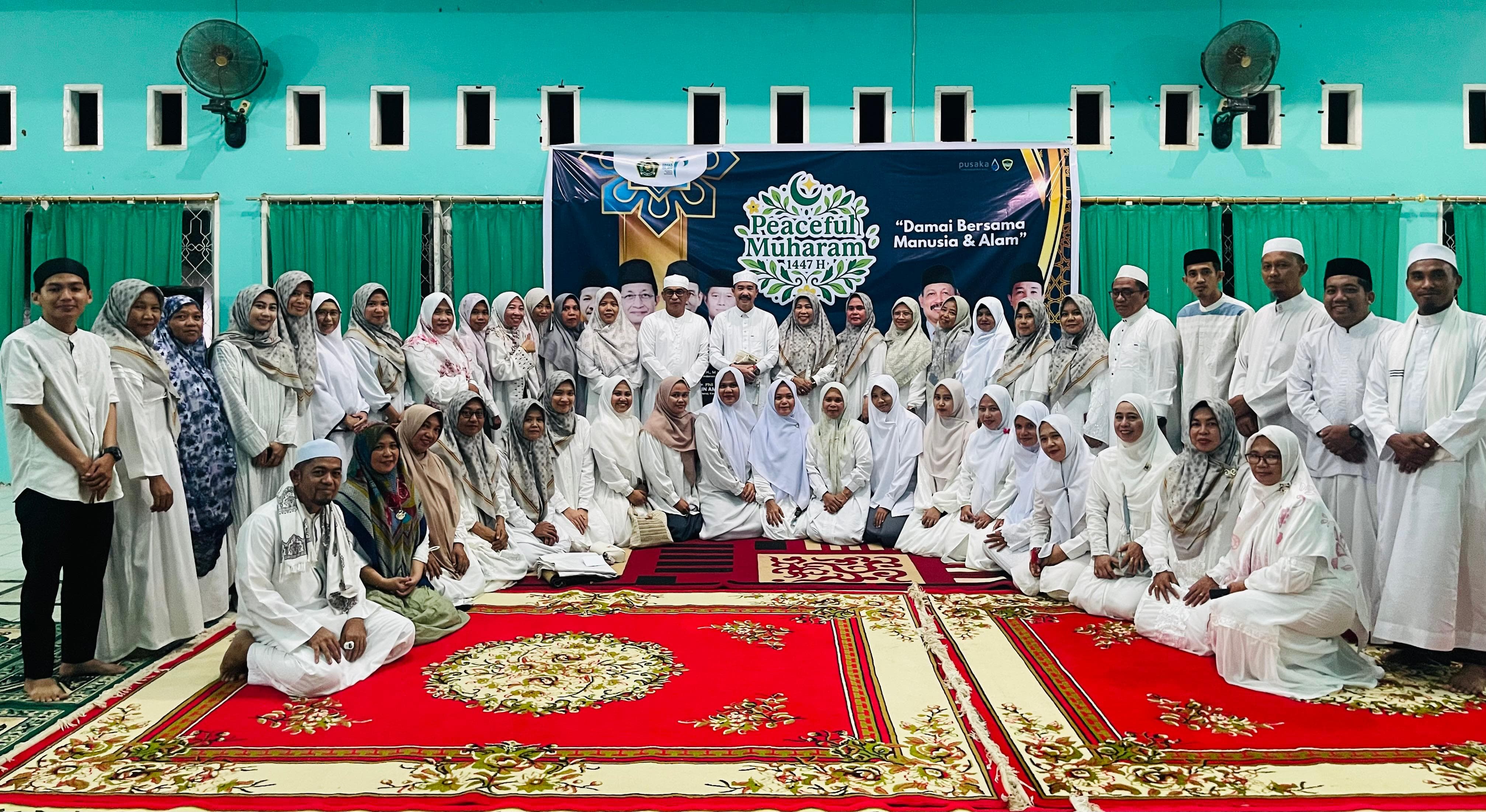 Kakan Kemenag foto bersama keluarga besar Kemenag Lutim