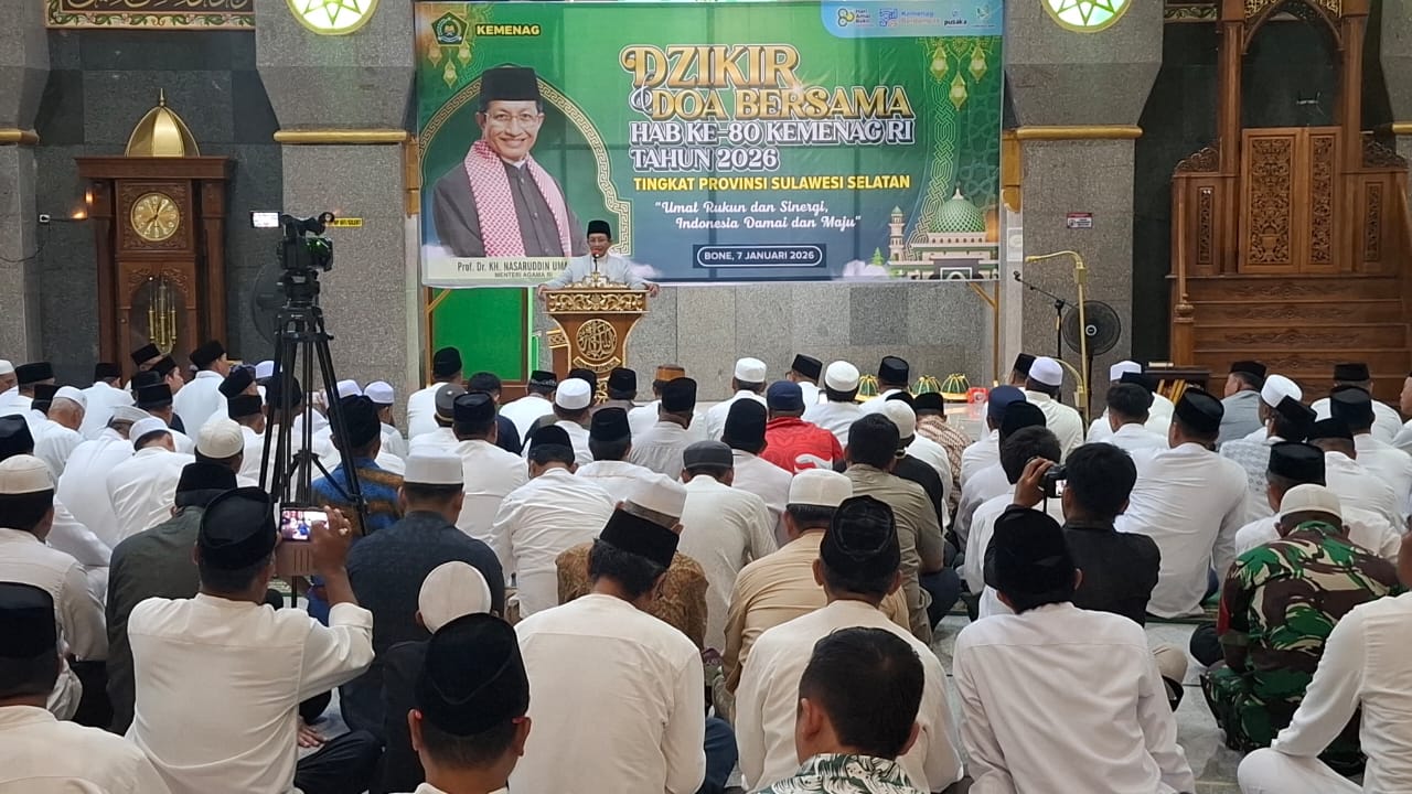 Menteri Agama RI, Prof. KH. Nasaruddin Umar, Beri Tausiyah di Masjid Agung Bone