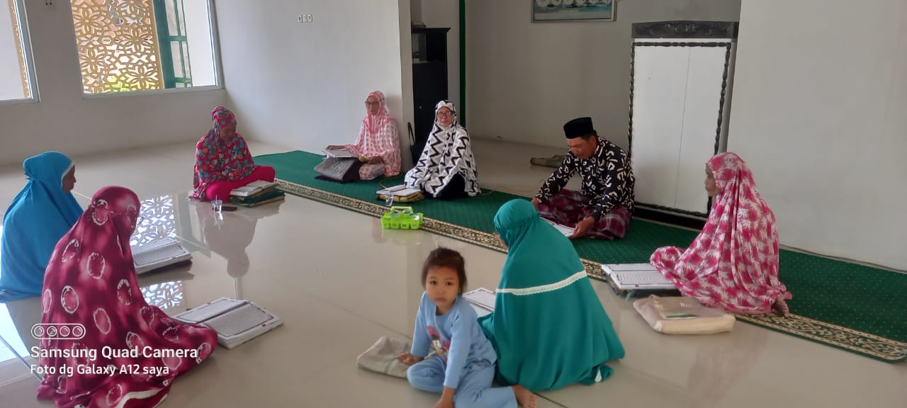 jamaah majelis taklim at-taubah antusias mengikuti pengajian