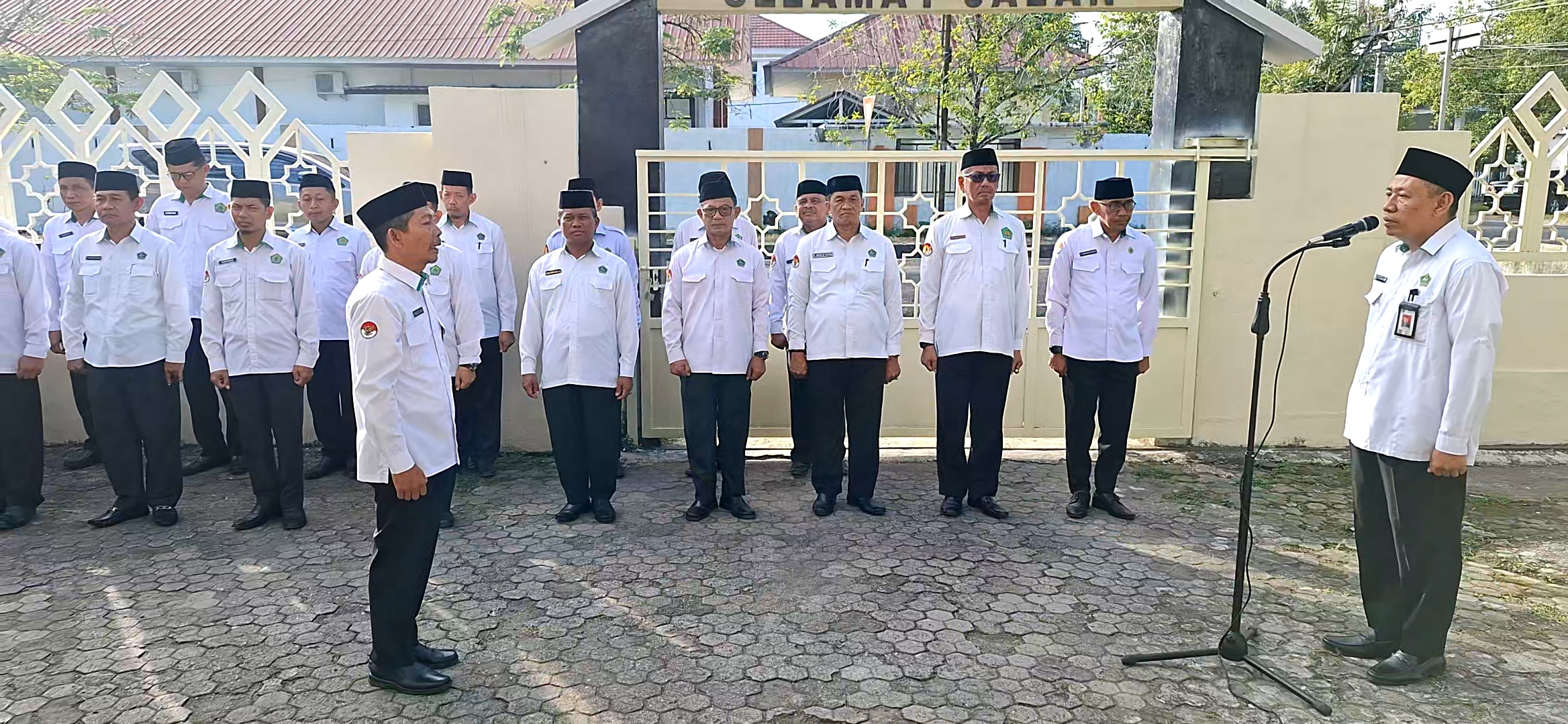 Apel Pagi Kemenag Barru, Kasubbag TU Sampaikan Pesan Integritas dan Disiplin ASN