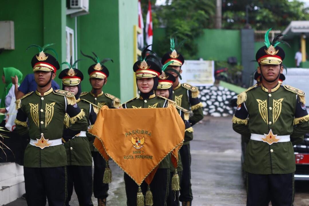 Paskibra MAN 1 Kota Parepare Kibarkan Merah Putih pada Upacara HAB Kemenag Tingkat Kota