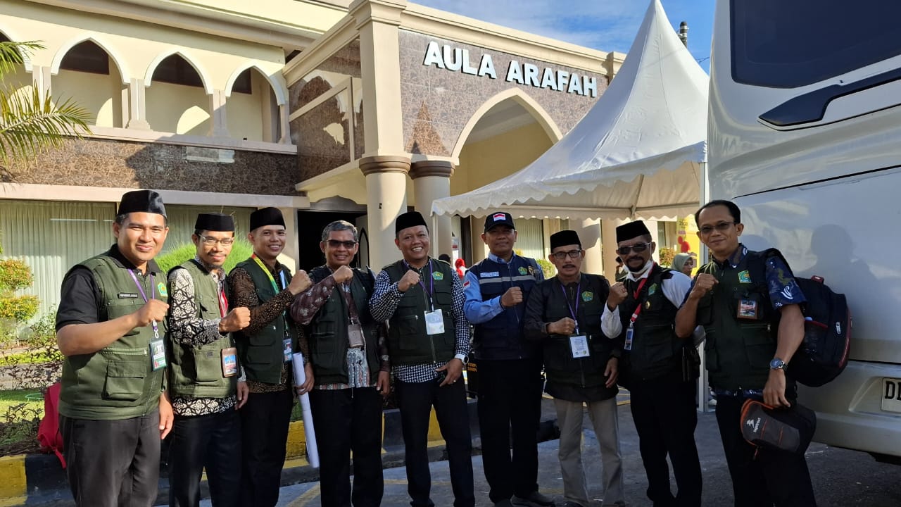 Panitia Pemberangkatan Haji dari Kemenag Kota Parepare