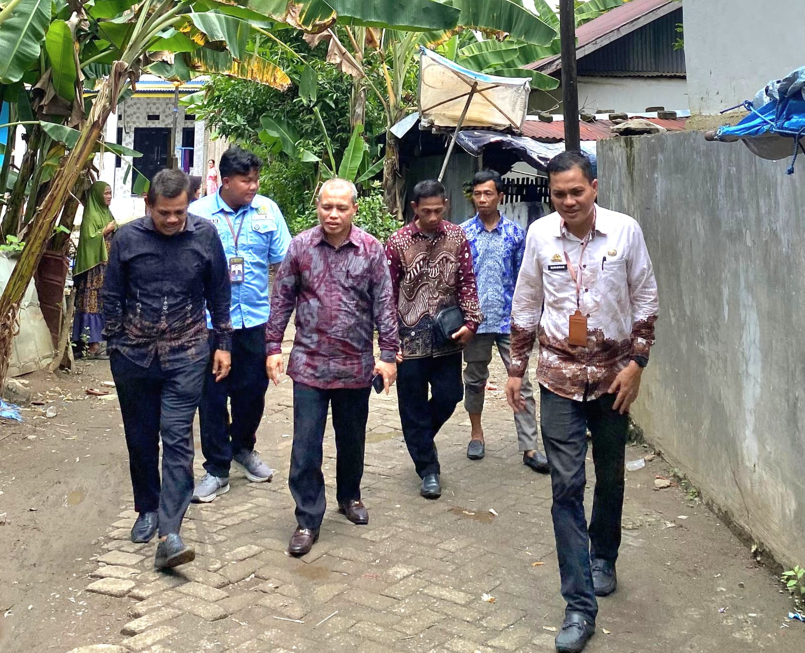 Solihin bersama Kasi Bimas Islam dan Kabag Kesra meninjau pondokan Takalar