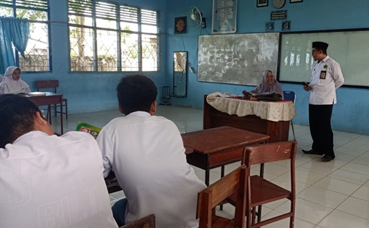 Pengawas PAI Kemenag Sidrap Monitoring Kegiatan Amaliyah Ramadhan di SMA 3 Sidrap