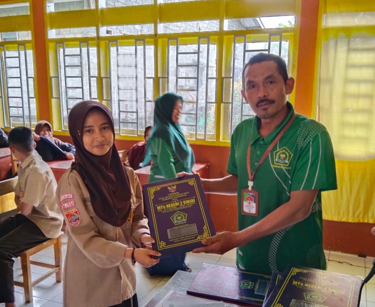 MTsN 2 Sinjai Laksanakan Penerimaan Hasil Belajar Siswa Semester Genap Tahun Pelajaran 2024/2025
