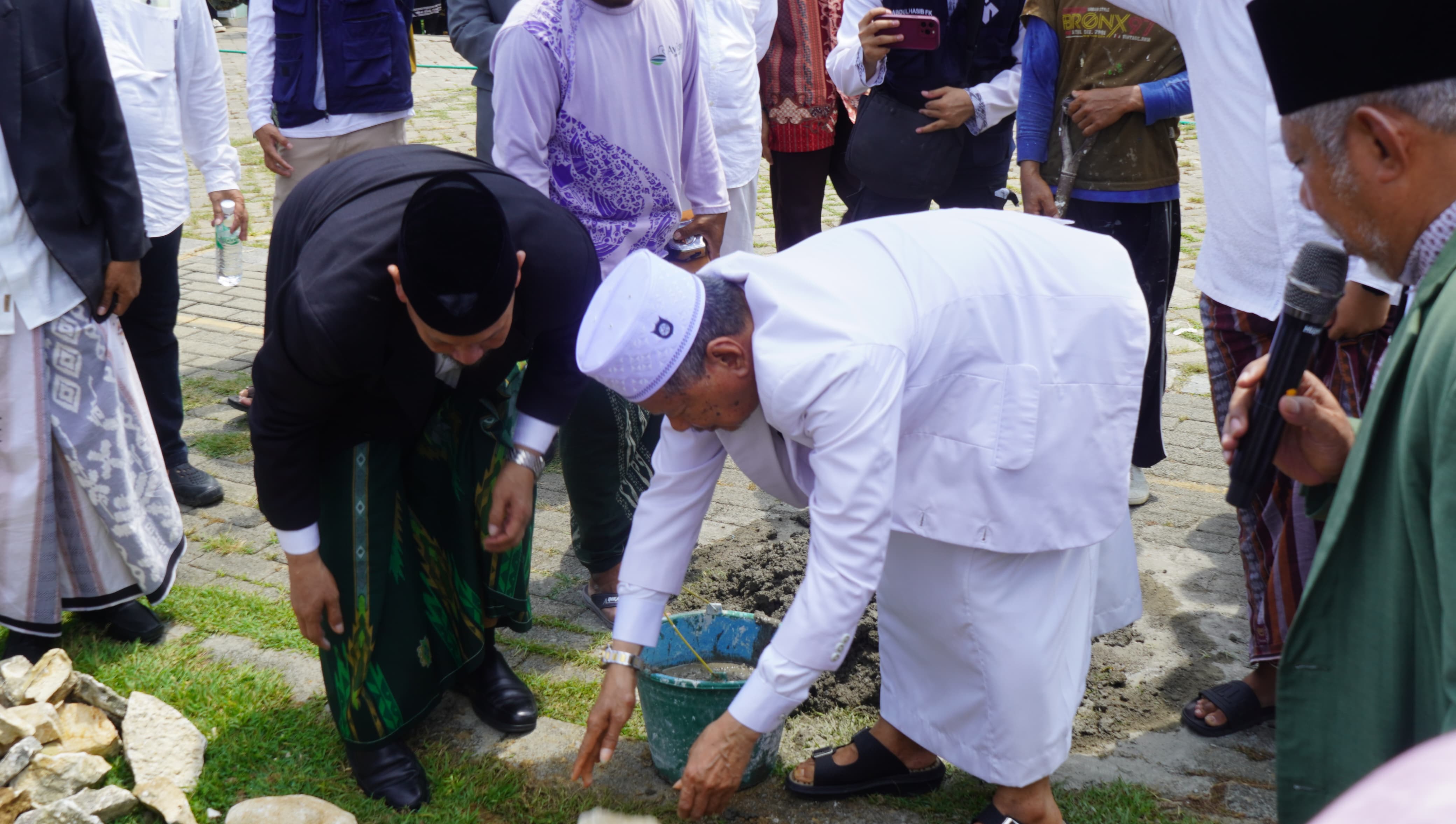 Peletakan Batu Pertama Masjid Besar Ahlus Sufah DDI Mangkoso Resmi Dilaksanakan