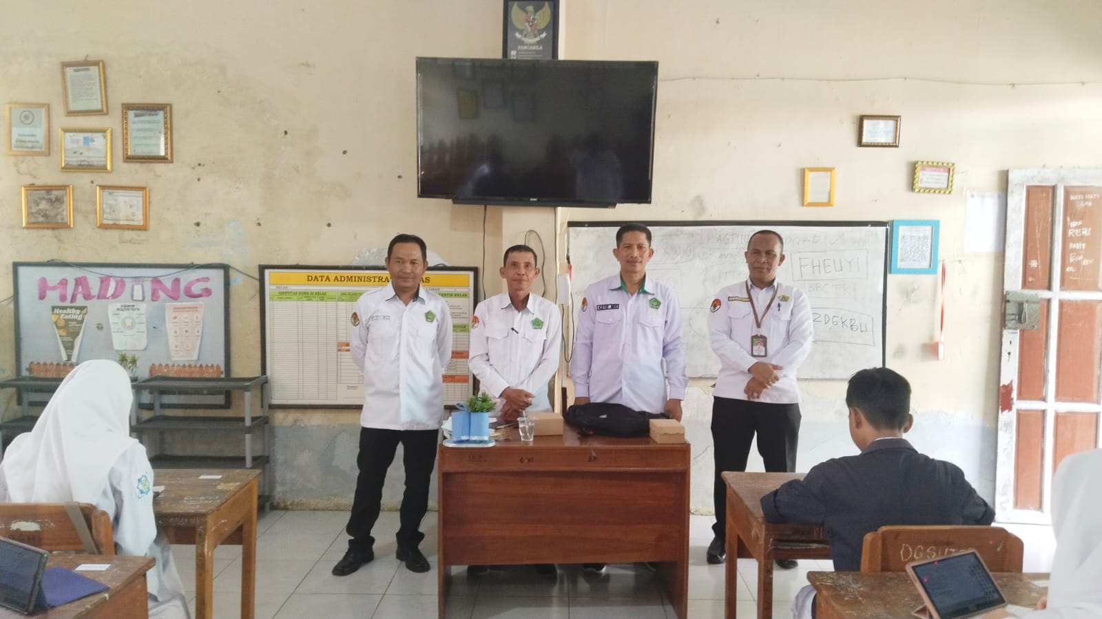 Kamar bersama Pengawas di salah satu ruang ujian