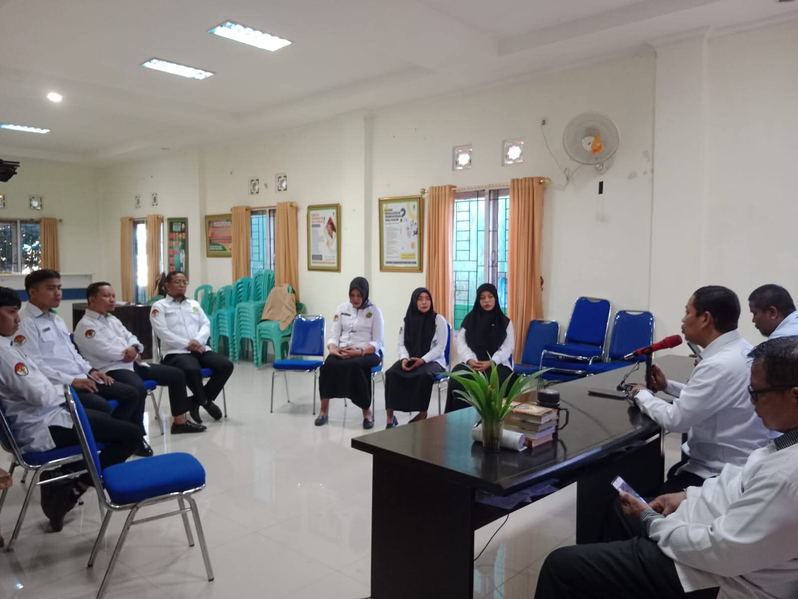 Pertemuan di aula KUA