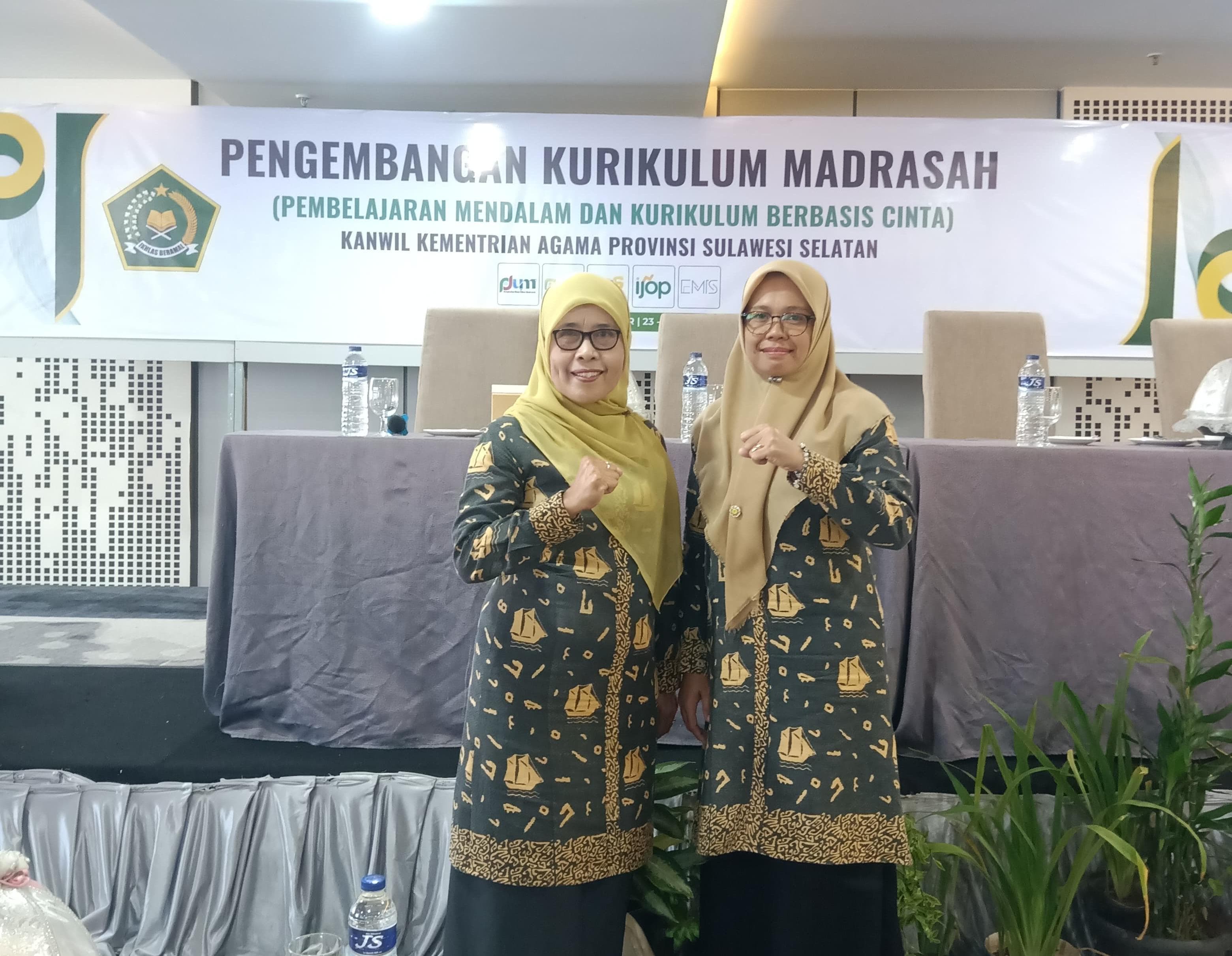 Kepala MAN 2 Sinjai bersama Wakil Kepala Madrasah bidang Kurikulum turut serta dalam kegiatan Pengembangan Kurikulum Madrasah