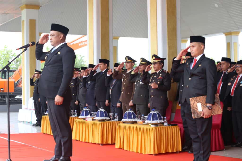 Bupati Luwu Selaku Inspektur Upacara di Hari Pahlawan