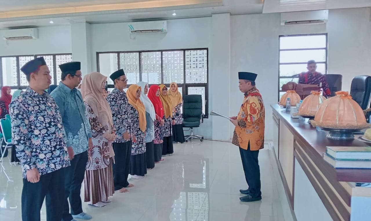 Solihin saat mengukuhkan Pokja Majelis Taklim