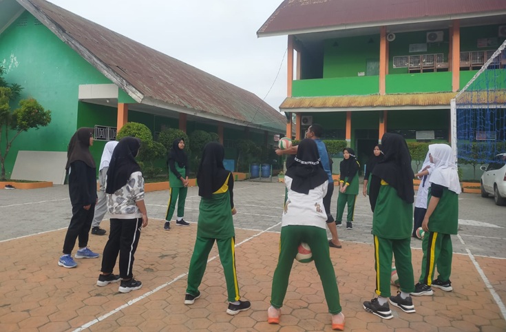 Jelang Lomba Tim Volly MTsN 2 Sidrap Intensifkan Latihan