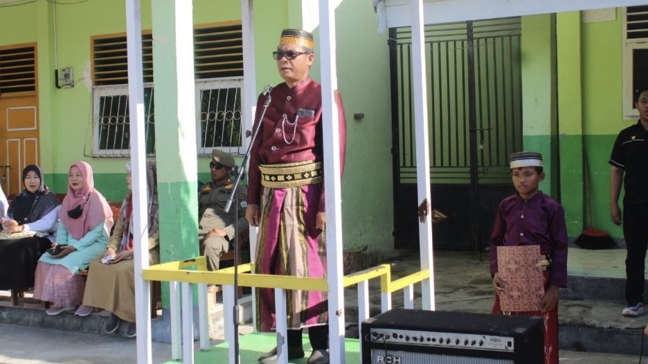 MTs Ma'arif NU Lasepang Gelar Upacara Hari Sumpah Pemuda Sekaligus Pembukaan Festival Bulan Bahasa pada Selasa, 28 Oktober 2025 (Foto: Abian)