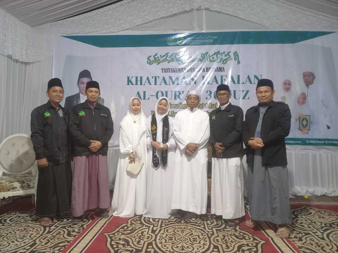 sesi foto bersama dengan  Kedua orang tua ananda Riana