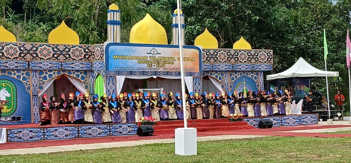 Persembahan Tarian dari Kecamatan Sinjai Tengah pada Pembukaan MTQ ke-44