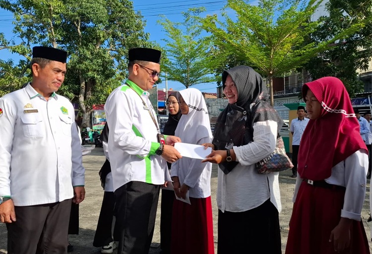 Kakan Kemenag Sidrap Beri Apresiasi kepada Siswa Peraih Prestasi OMI Tingkat Kabupaten