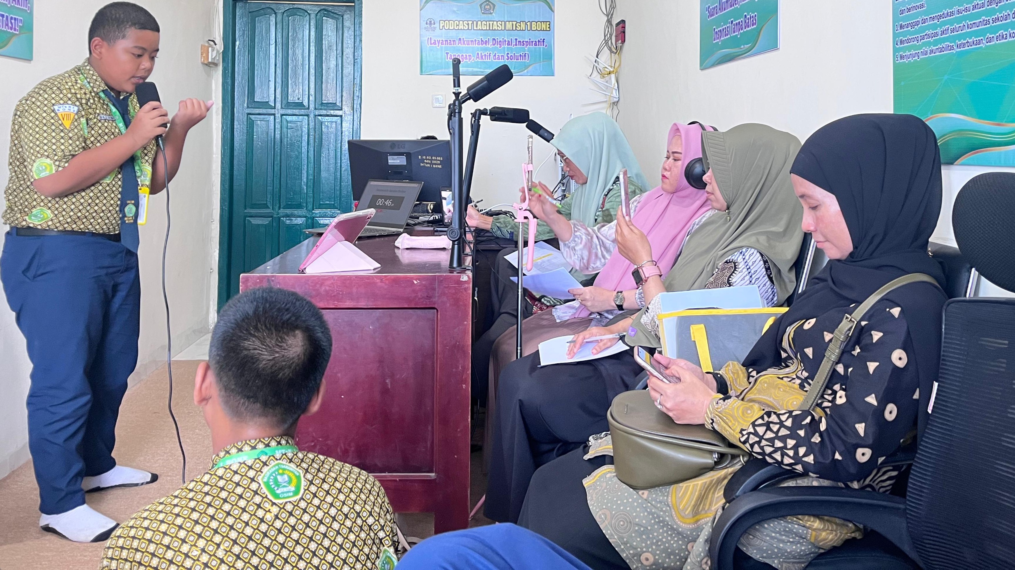 Podcast MTsN 1 Bone: Suara Muda Menyulam Makna di Udara Lagitasi