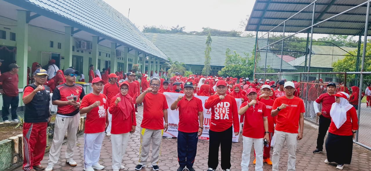 Kakankemenag Kab. Luwu Melepas Peserta Jalan Sehat Kerukunan