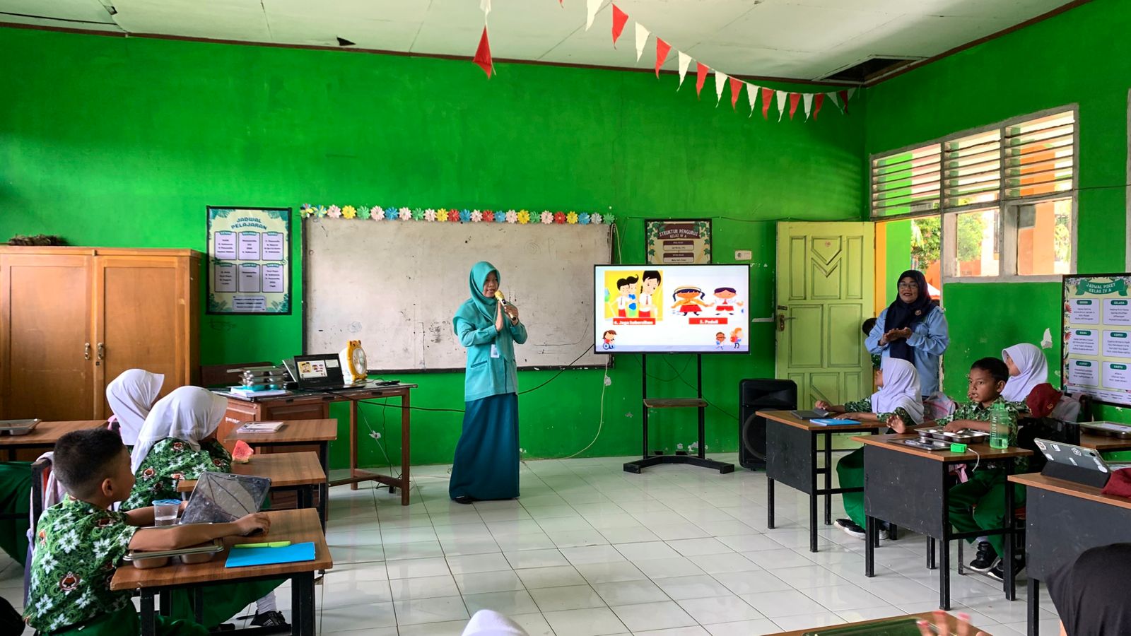 Peserta Didik MIN 2 Sinjai Terima Penyuluhan Kesehatan dari UPTD Puskesmas Balangnipa