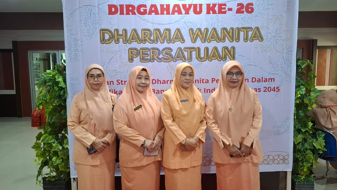 Foto Bersama Pj. Ketua DWP Kab. Jeneponto Dan Ketua DWP Kemenag Jeneponto Beserta Pengurus