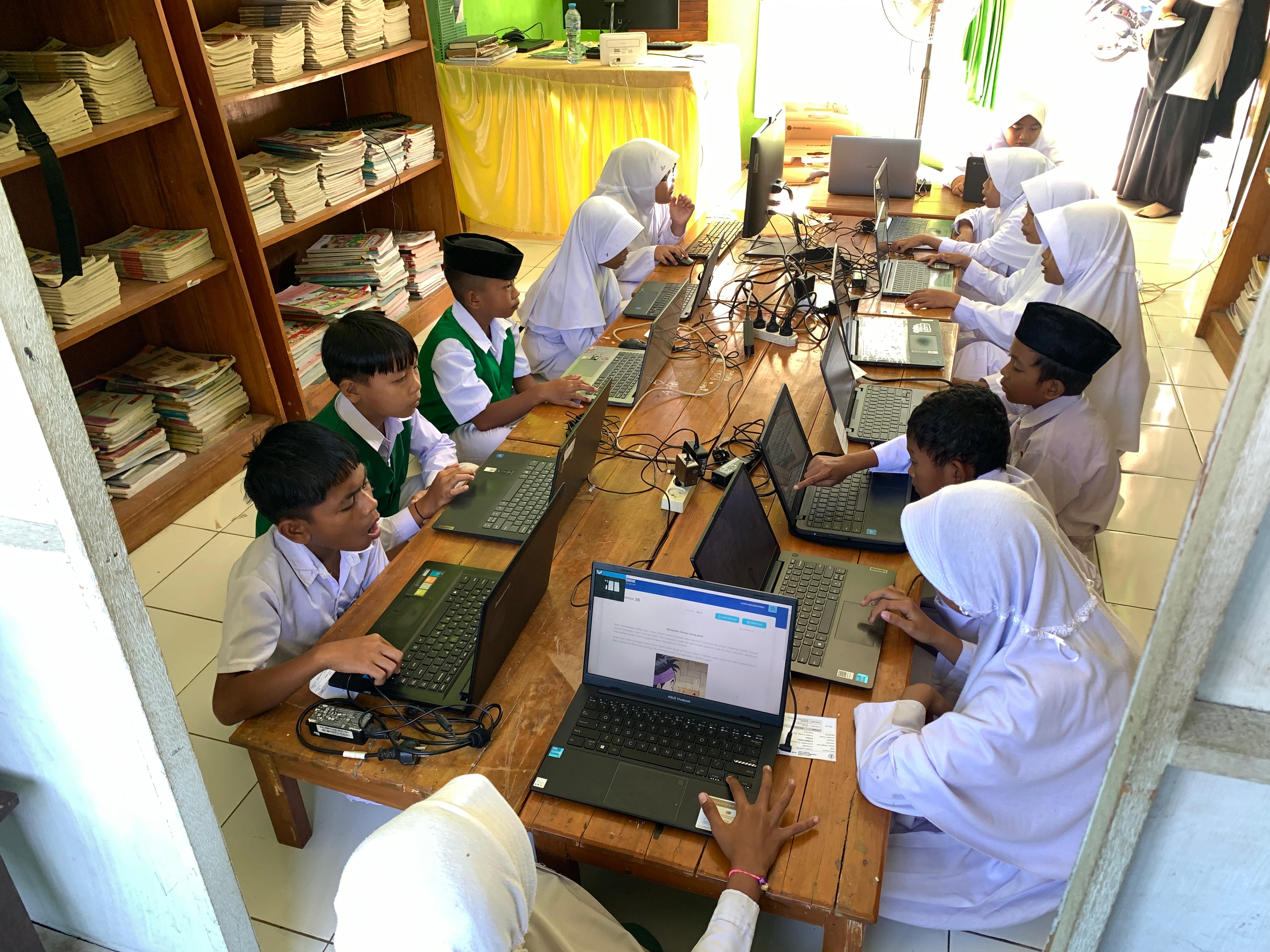 Para siswa saat ANBK