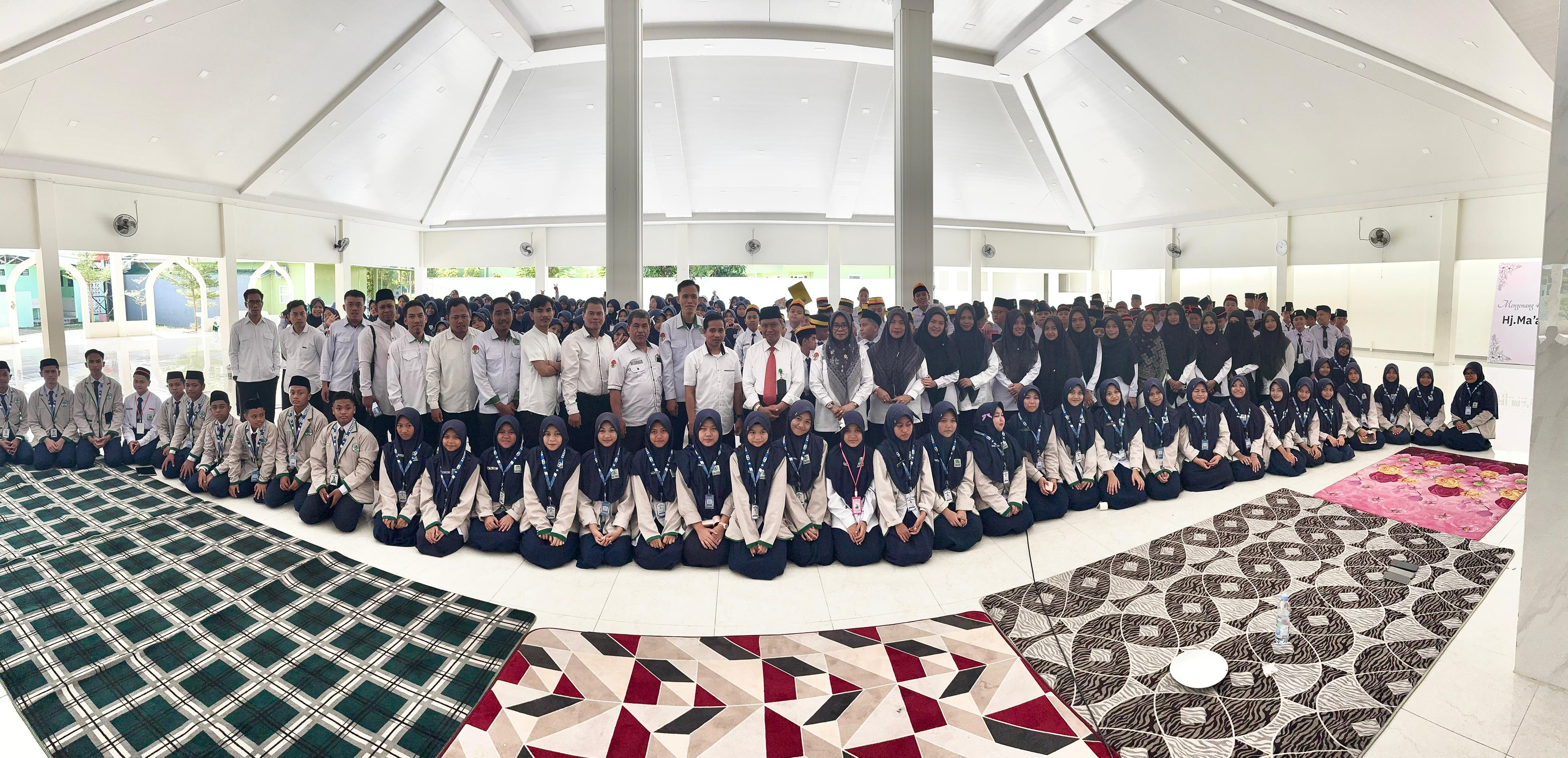 Foto bersama pascapembukaan