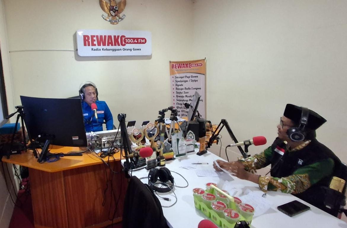 Safri saat live di Rewako FM