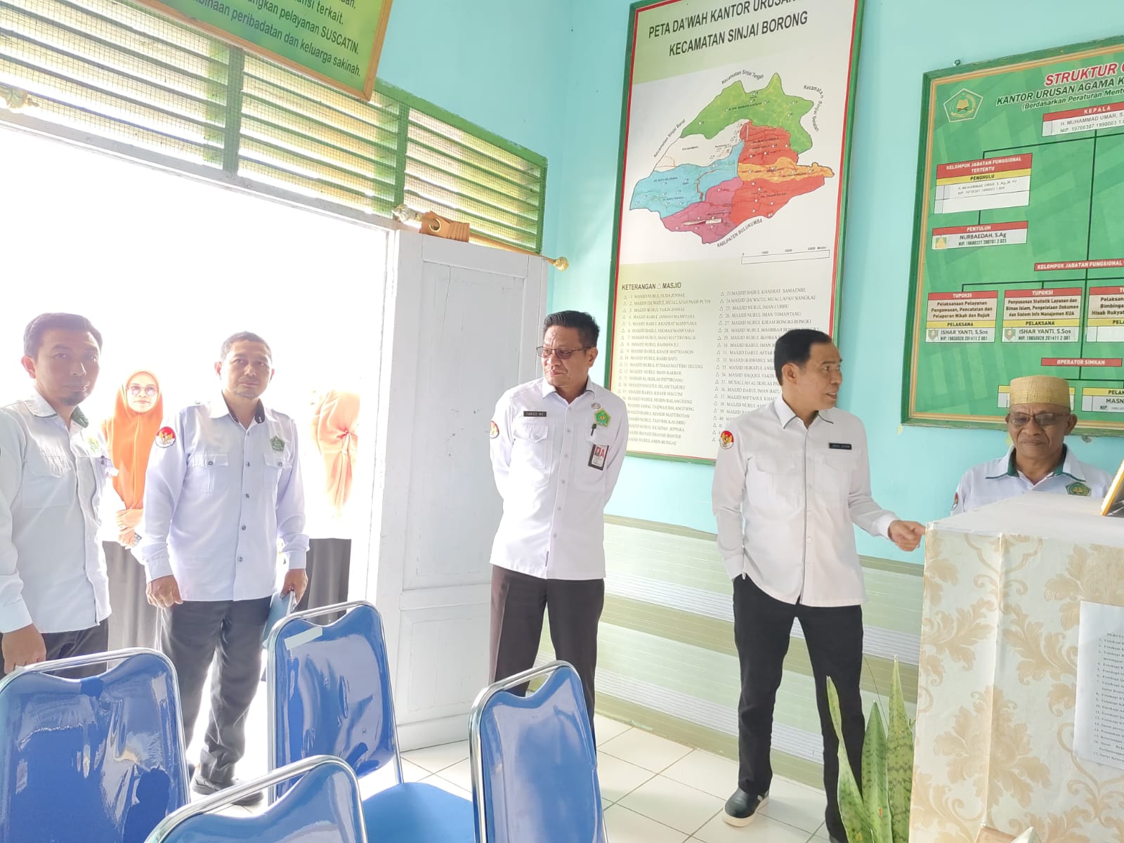 Kunjungan Kepala Bidang Bimbingan Urusan Agama Islam (Urais)  didampngi Kakan Kemenag Sinjai di KUA Sinjai Borong