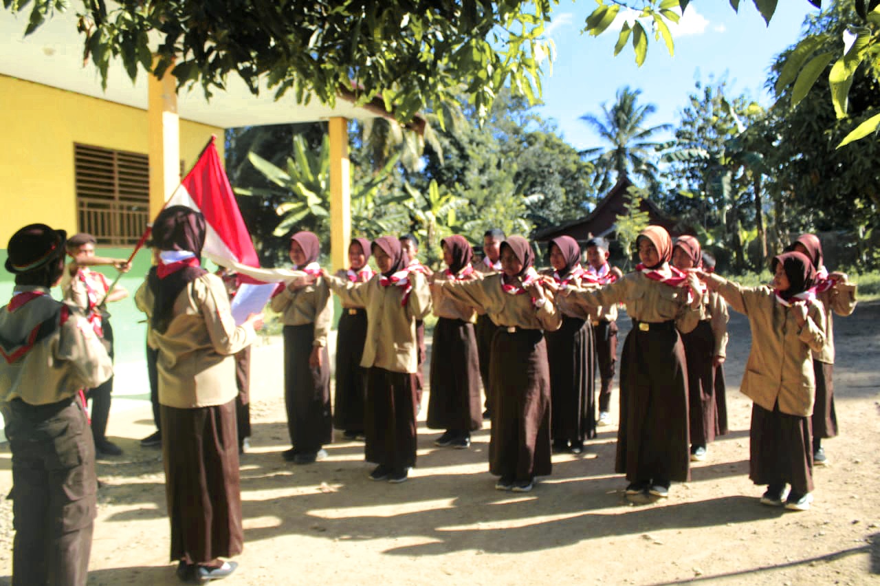 Pramuka MTs Al-Manar Jerrung Kukuhkan Anggota Baru, Tanamkan Disiplin dan Kepemimpinan